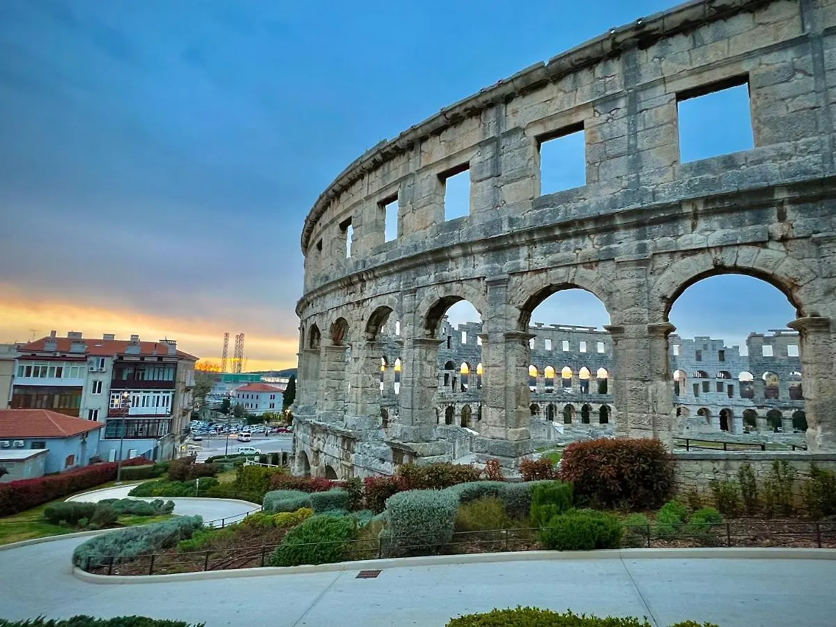 Apartment Tale - Brand New Apartment In Pula'S Old Town, With Free Netflix And Wi-Fi 0*, Pula